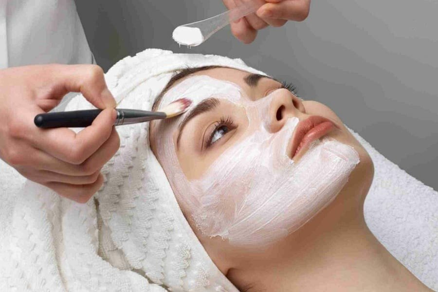 Чистка лица косметикой Premium в косметологической клинике: описание процедуры, эффект, цена